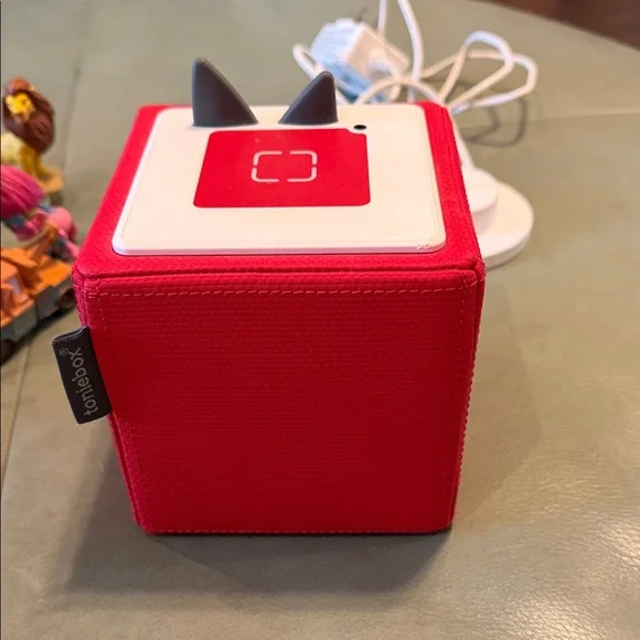 Tonies Box with Figurines Bundle - Picture 2 of 10